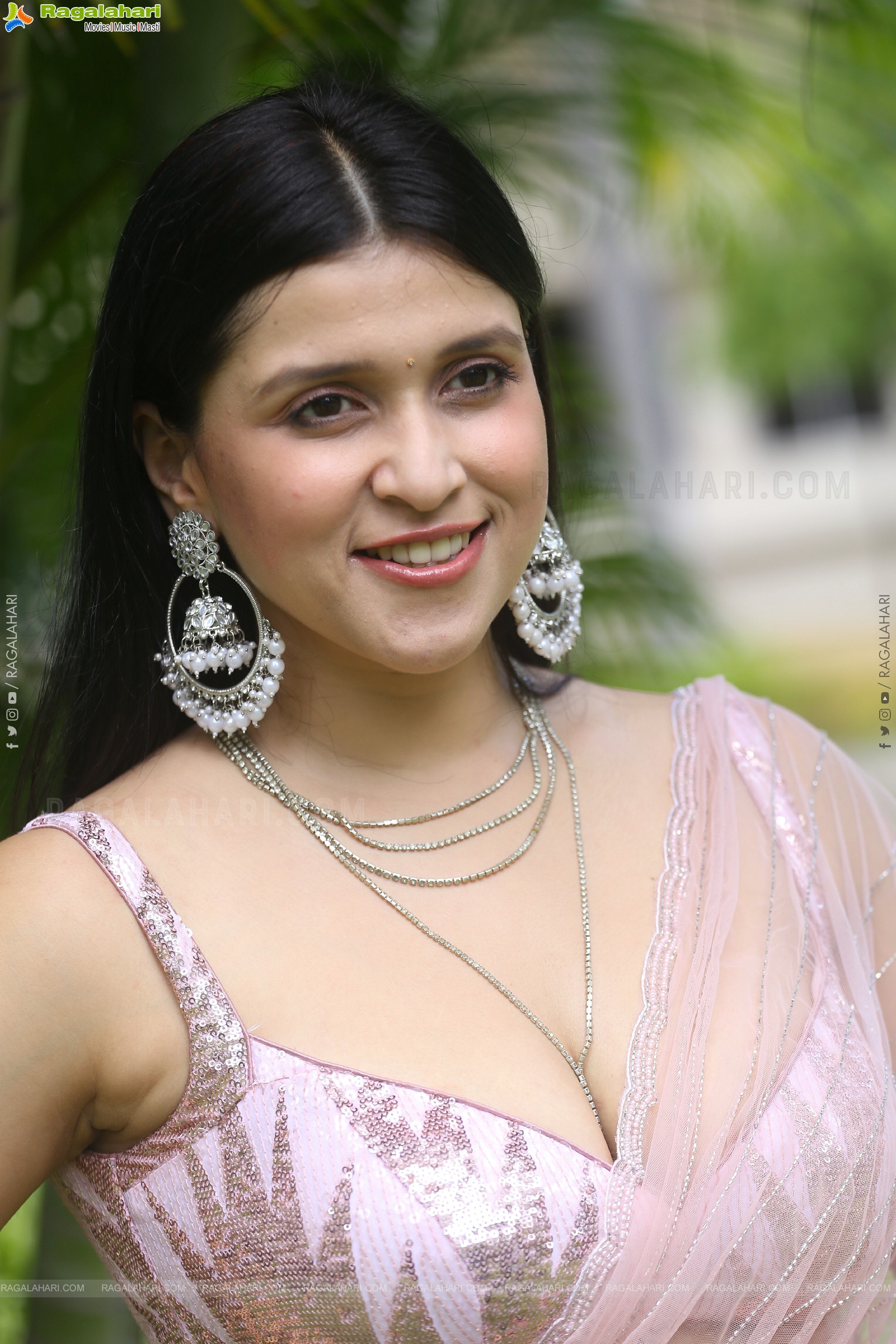 Mannara Chopra at Tiragabadara Saami Teaser Launch, HD Gallery