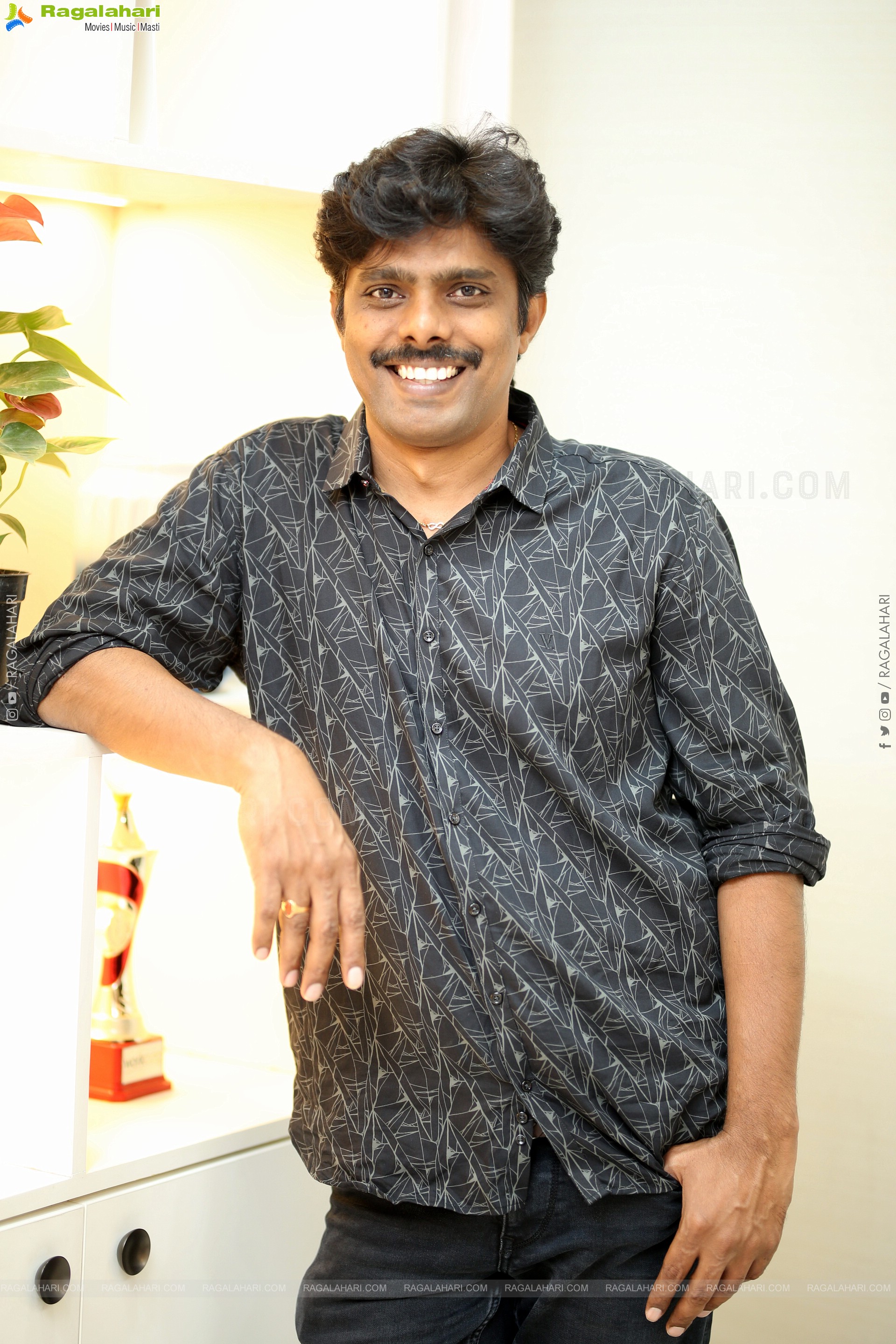 Srinivas Vinjanampati at Mr. Pregnant Movie Interview, HD Gallery