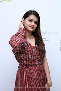 Pooja Latest Stills, HD Photo Gallery