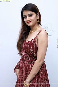 Pooja Latest Stills, HD Photo Gallery