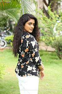 Roopa Koduvayur stills at Mr. Pregnant Movie Song Launch