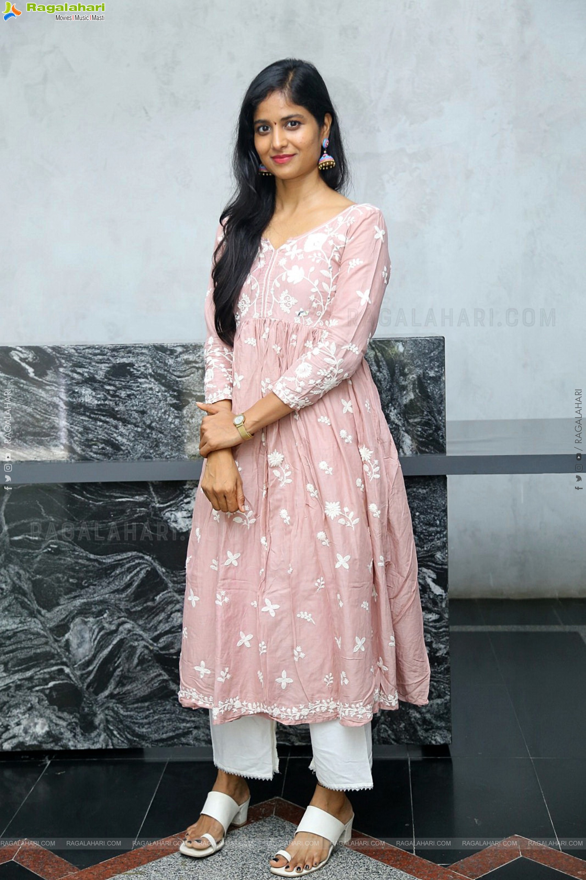 Shalini Kondepudi at Suhaas' Cable Reddy Movie Launch, HD Gallery