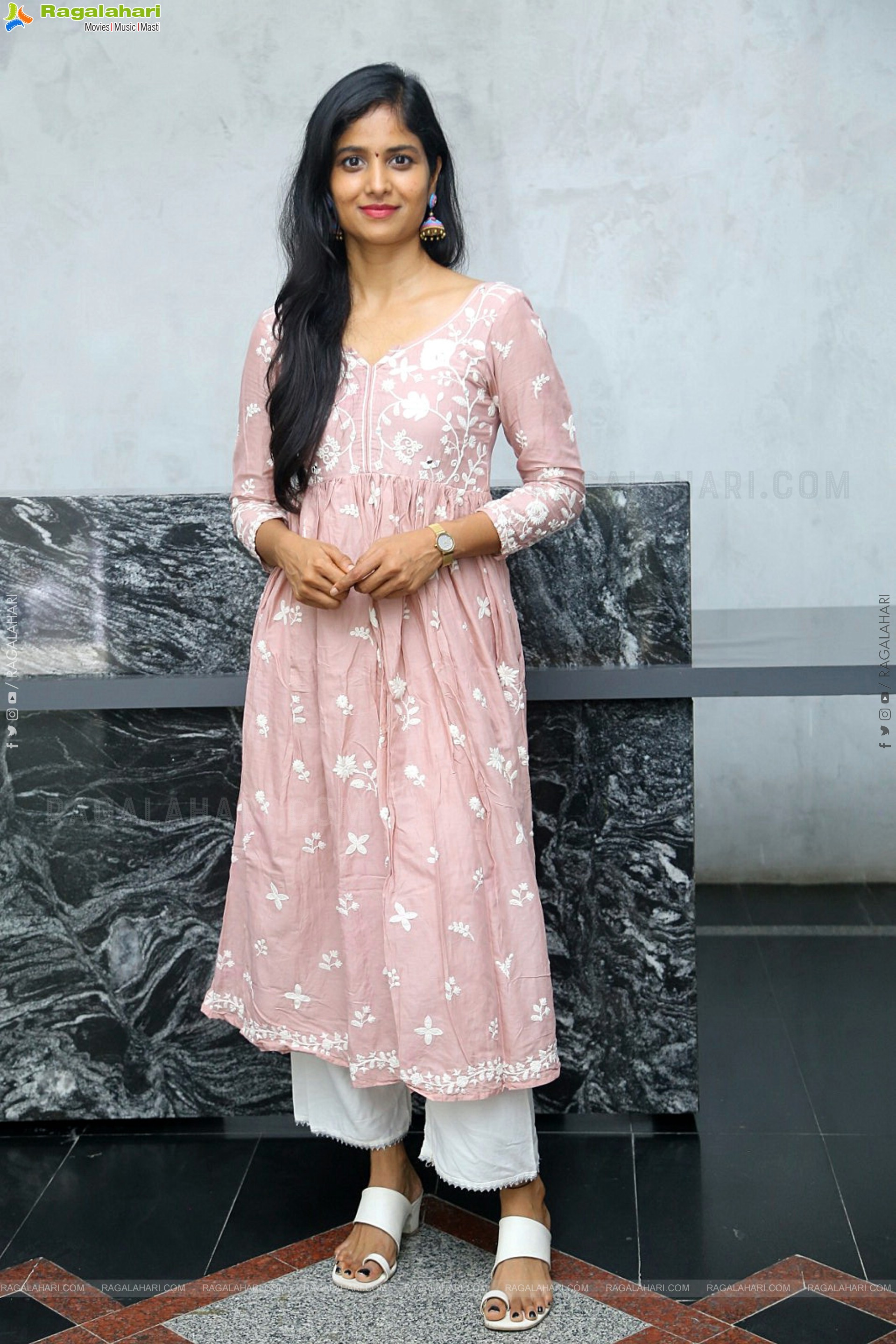Shalini Kondepudi at Suhaas' Cable Reddy Movie Launch, HD Gallery