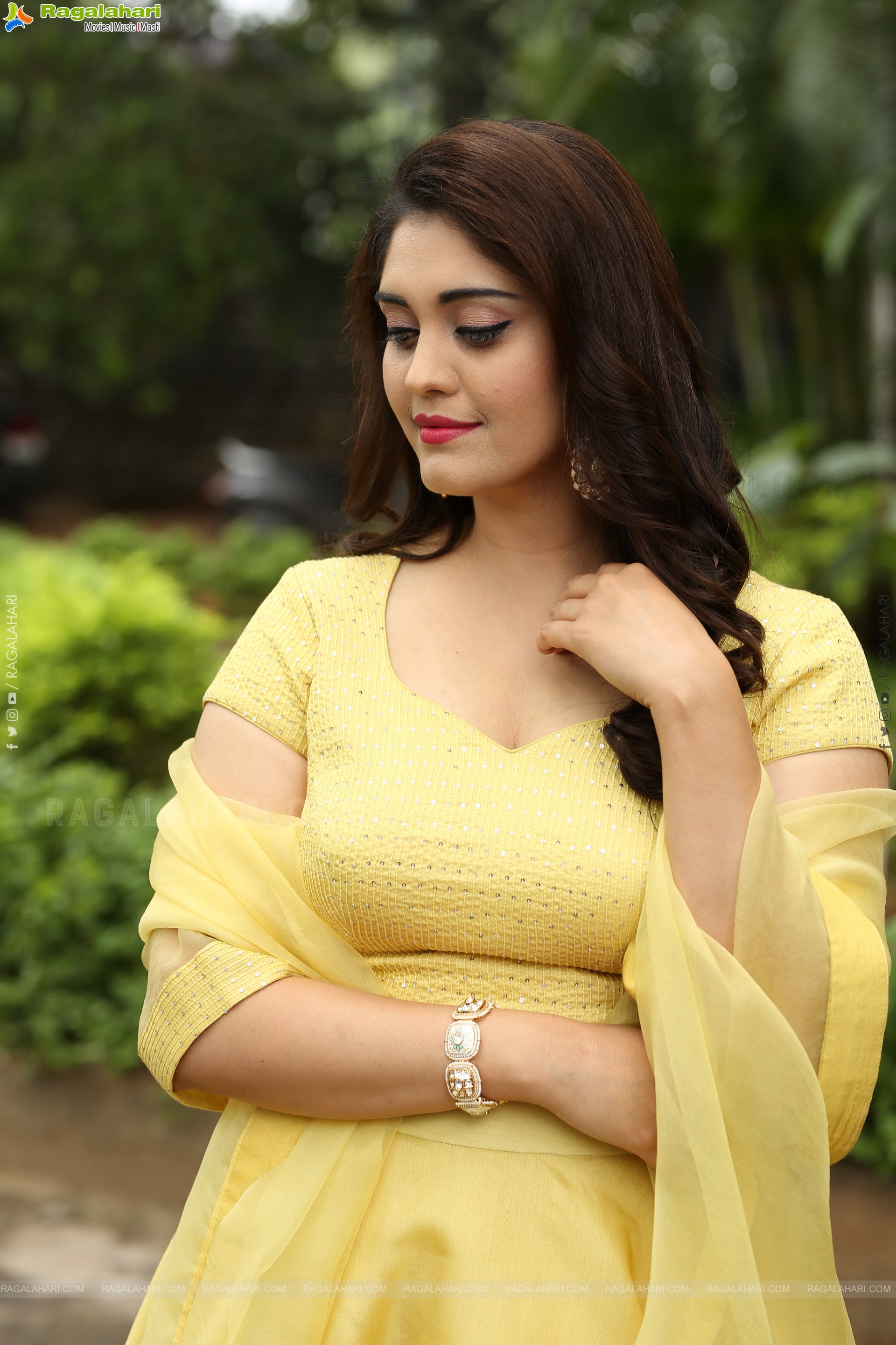 Surabhi at DD Returns Bhutala Bangla Pressmeet, HD Gallery