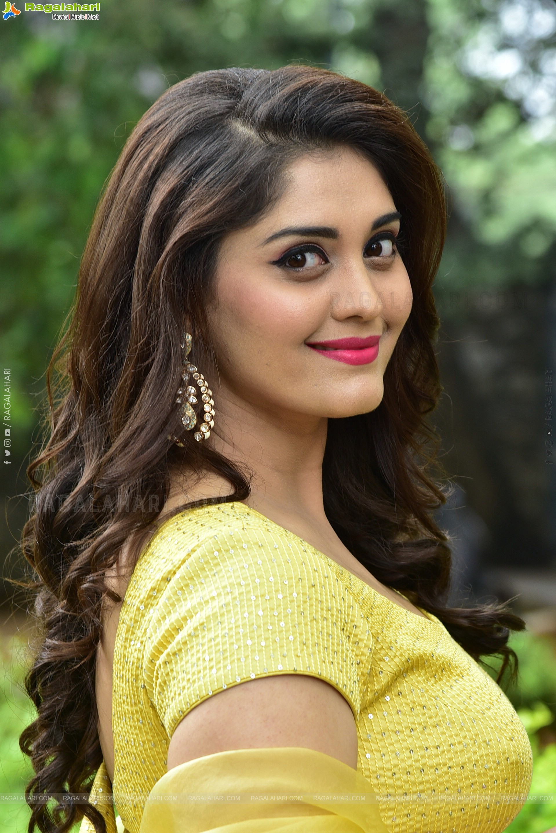 Surabhi at DD Returns Bhutala Bangla Pressmeet, HD Gallery