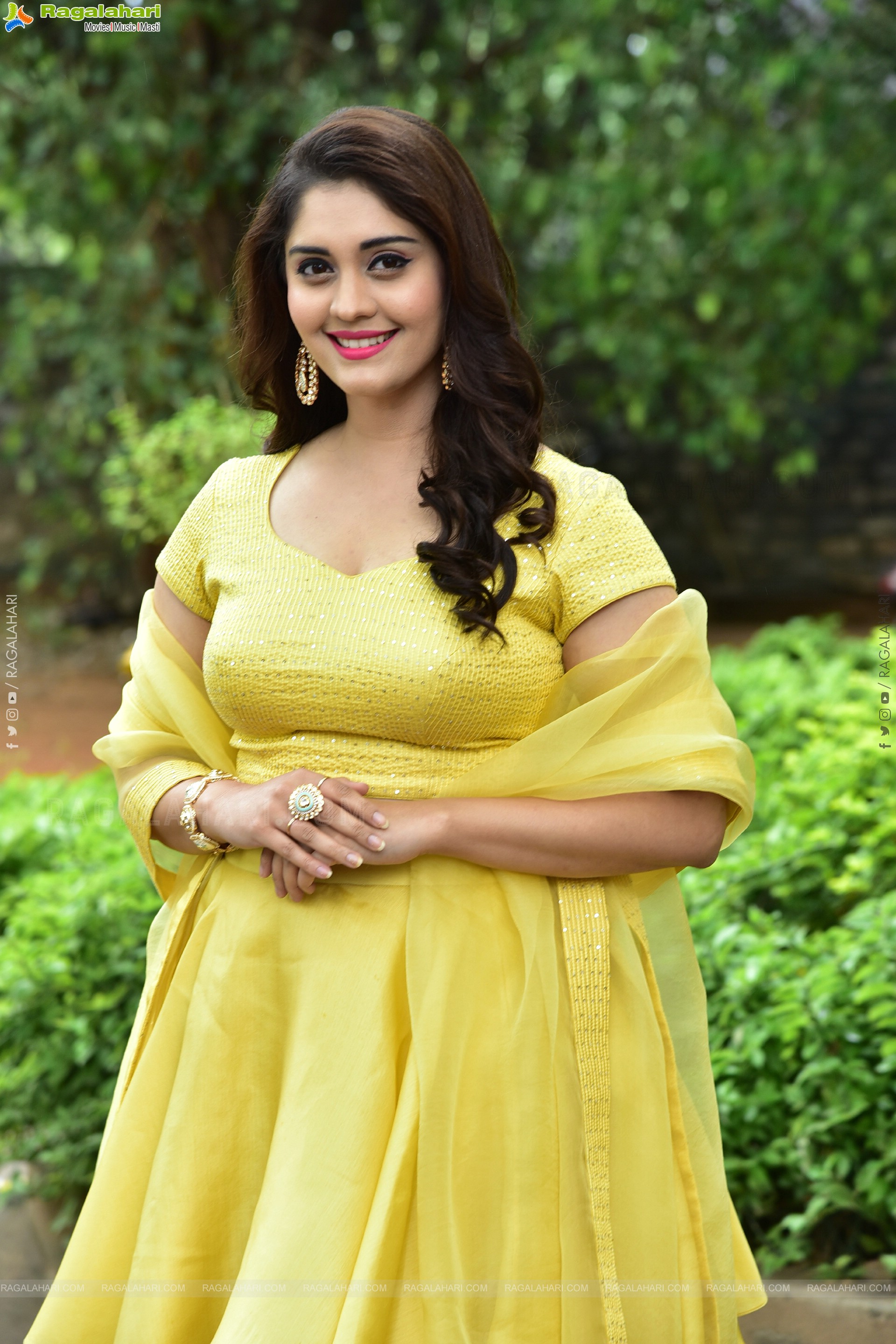 Surabhi at DD Returns Bhutala Bangla Pressmeet, HD Gallery