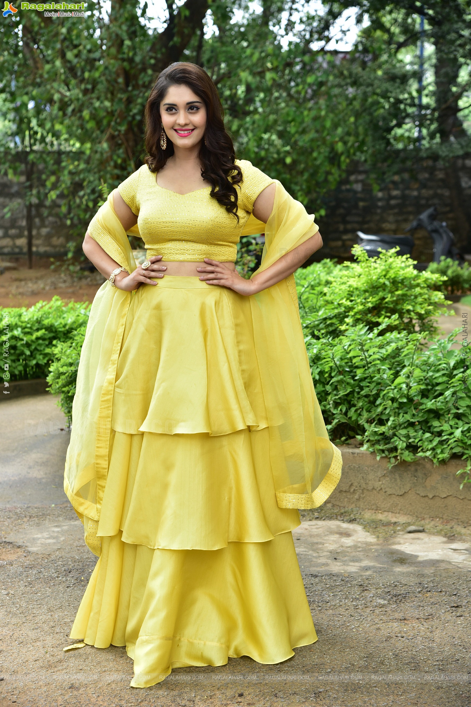 Surabhi at DD Returns Bhutala Bangla Pressmeet, HD Gallery