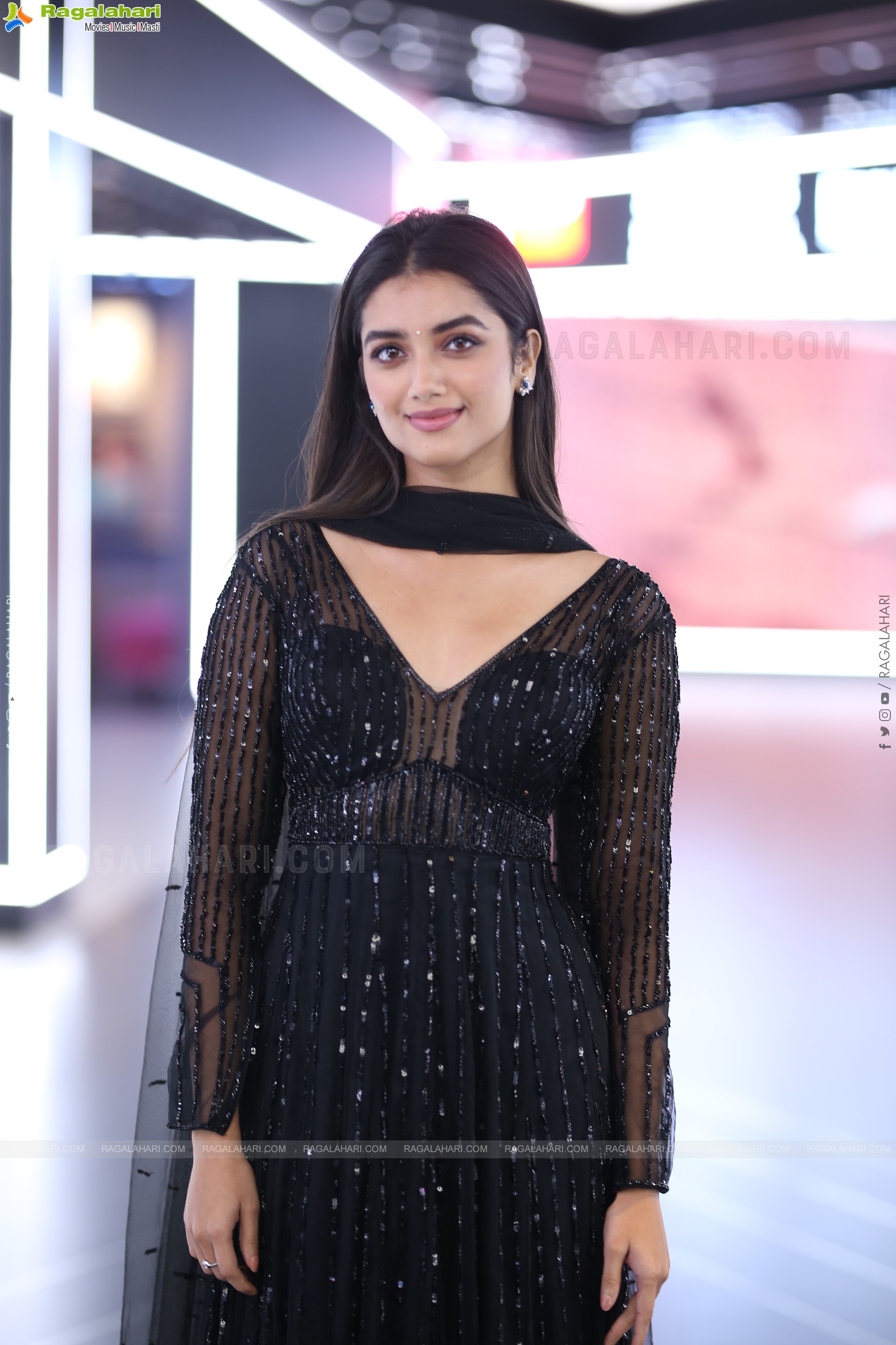 Bhagyashri Borse at Mr. Bachchan Trailer Launch Event, HD Gallery