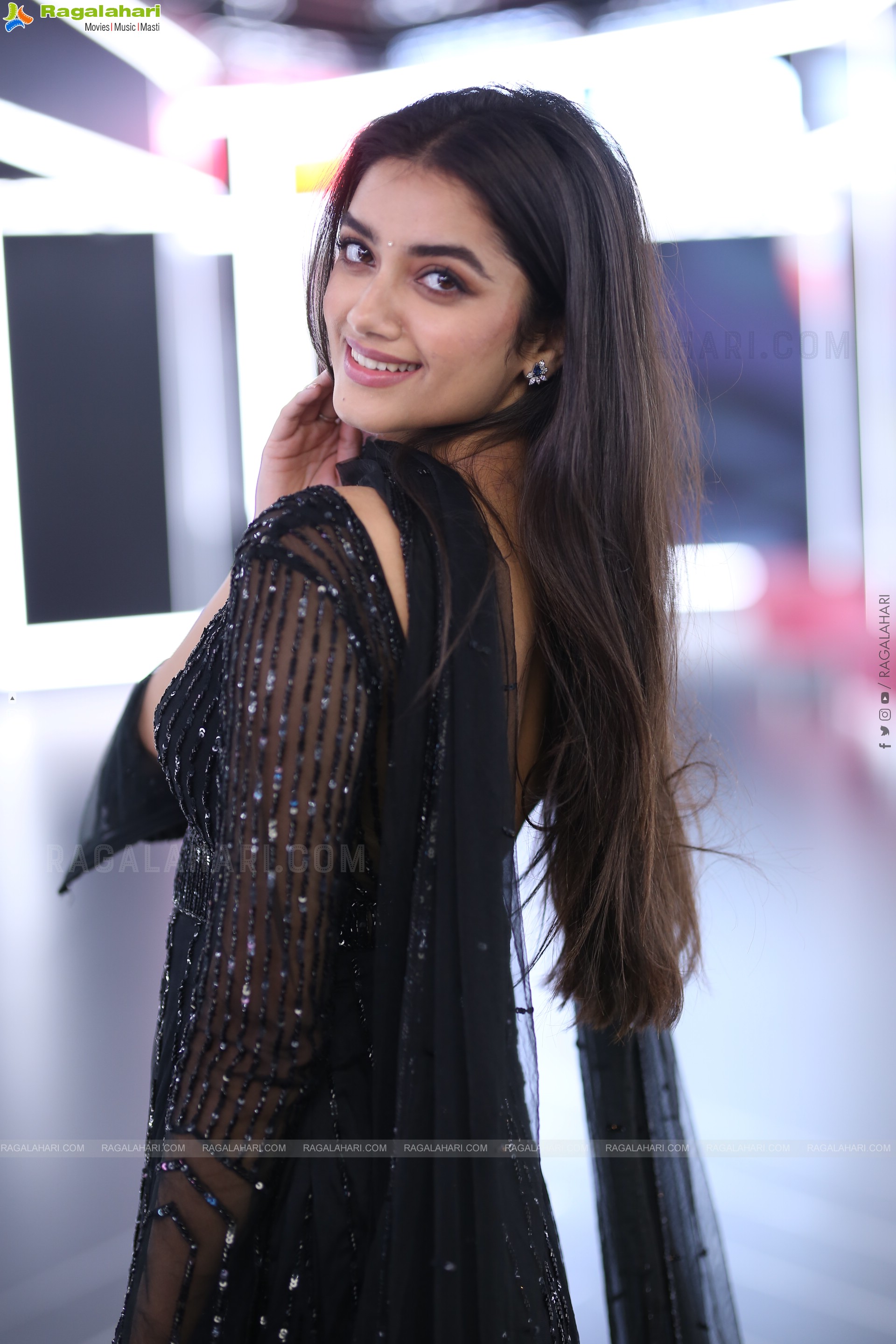 Bhagyashri Borse at Mr. Bachchan Trailer Launch Event, HD Gallery