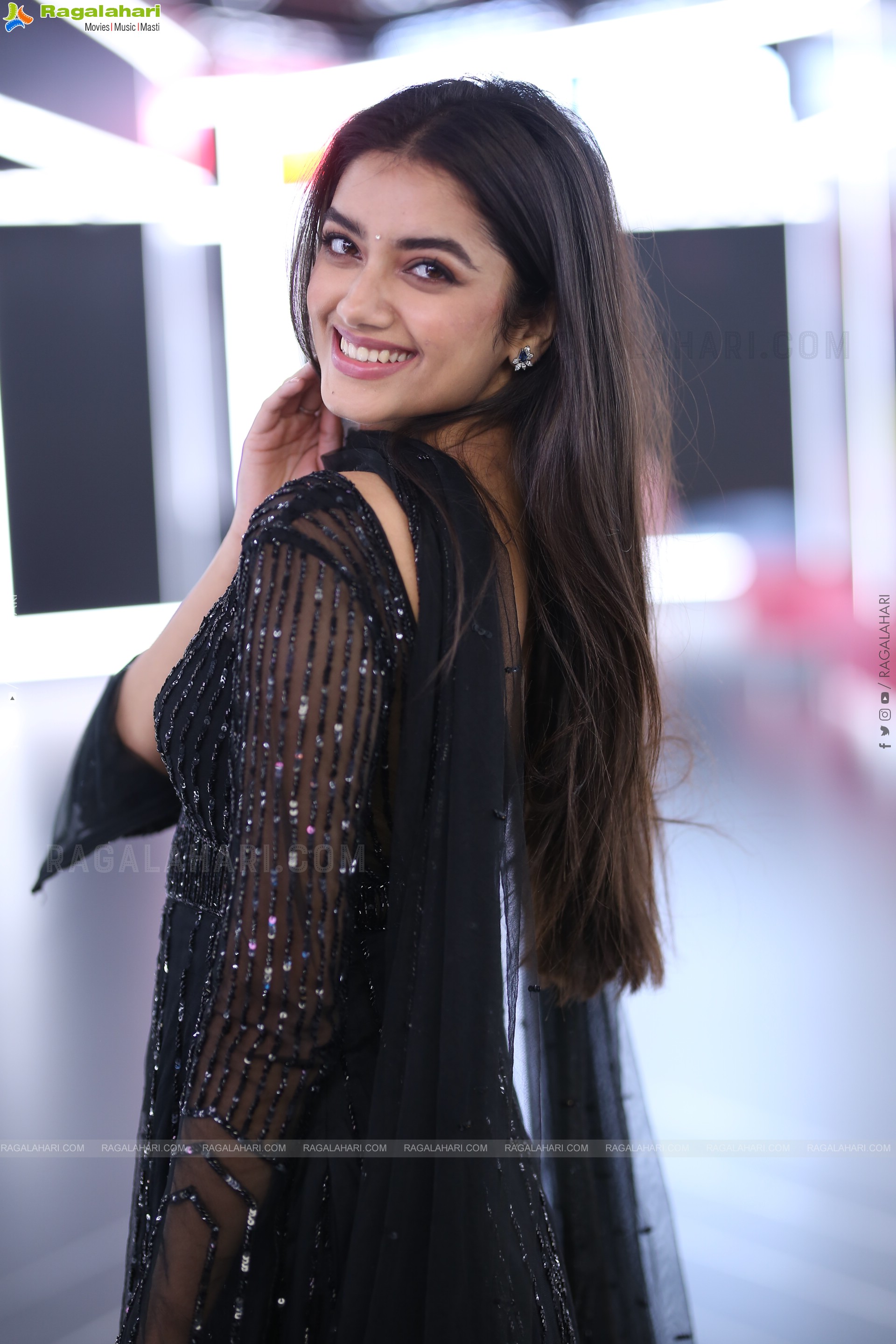 Bhagyashri Borse at Mr. Bachchan Trailer Launch Event, HD Gallery