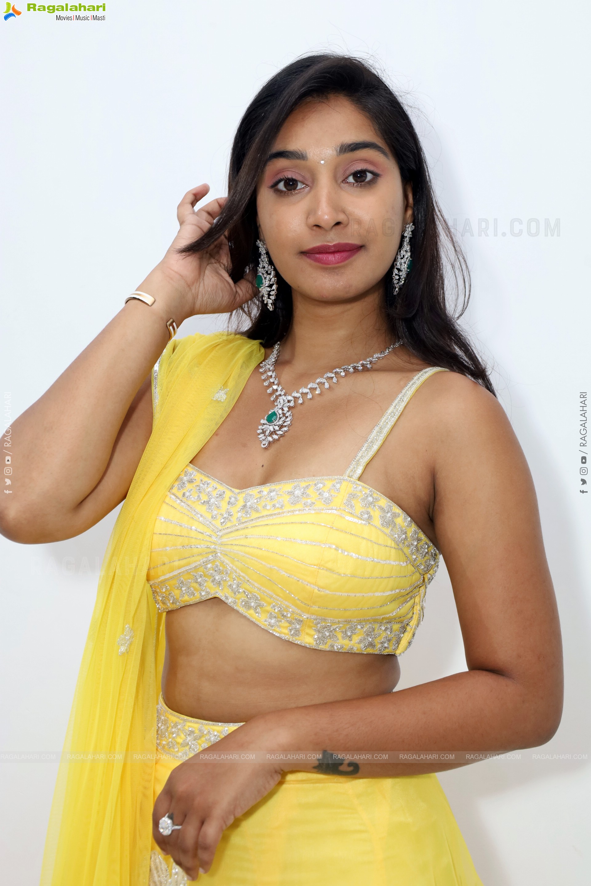 Chandu Charms Latest Stills, HD Gallery