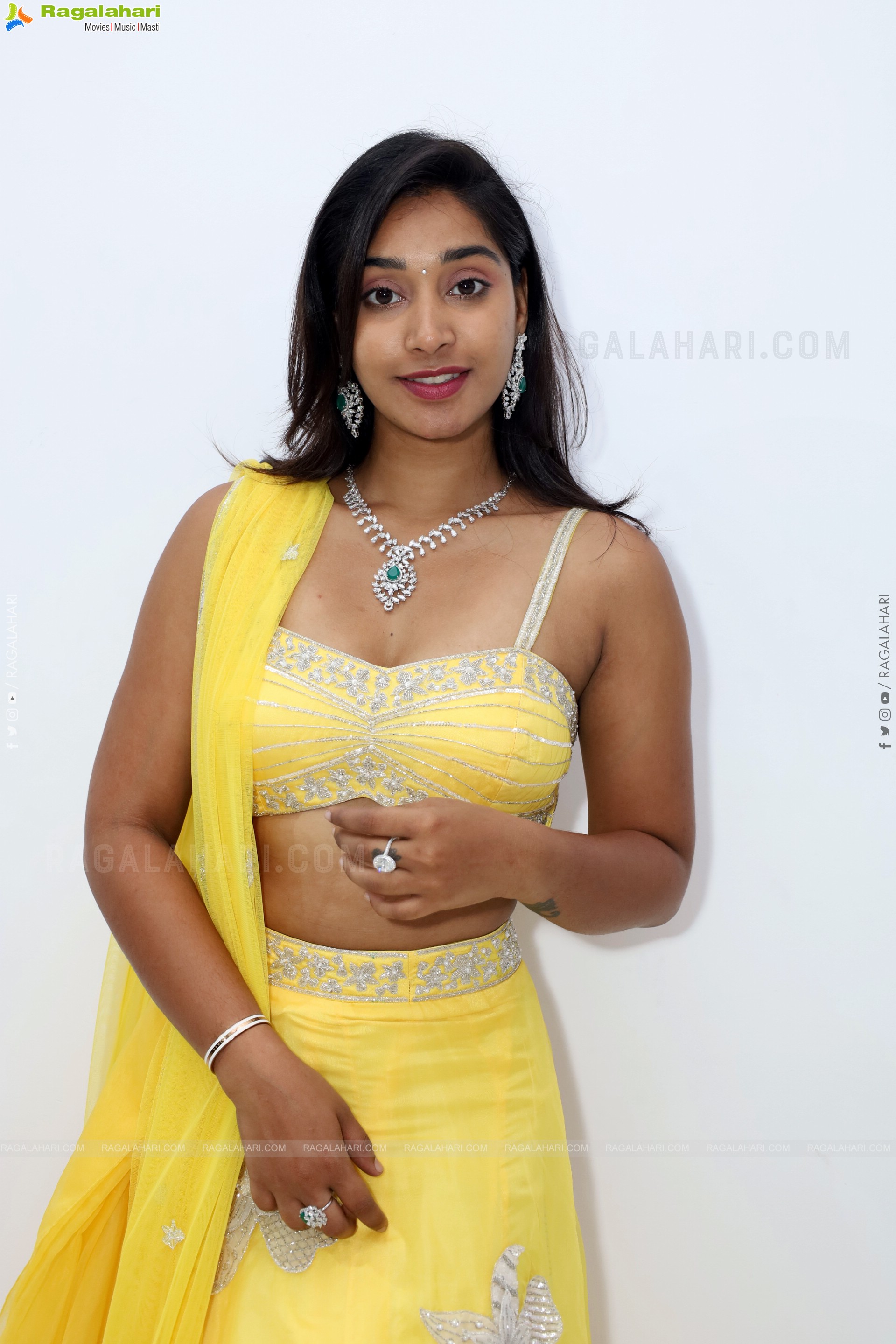 Chandu Charms Latest Stills, HD Gallery