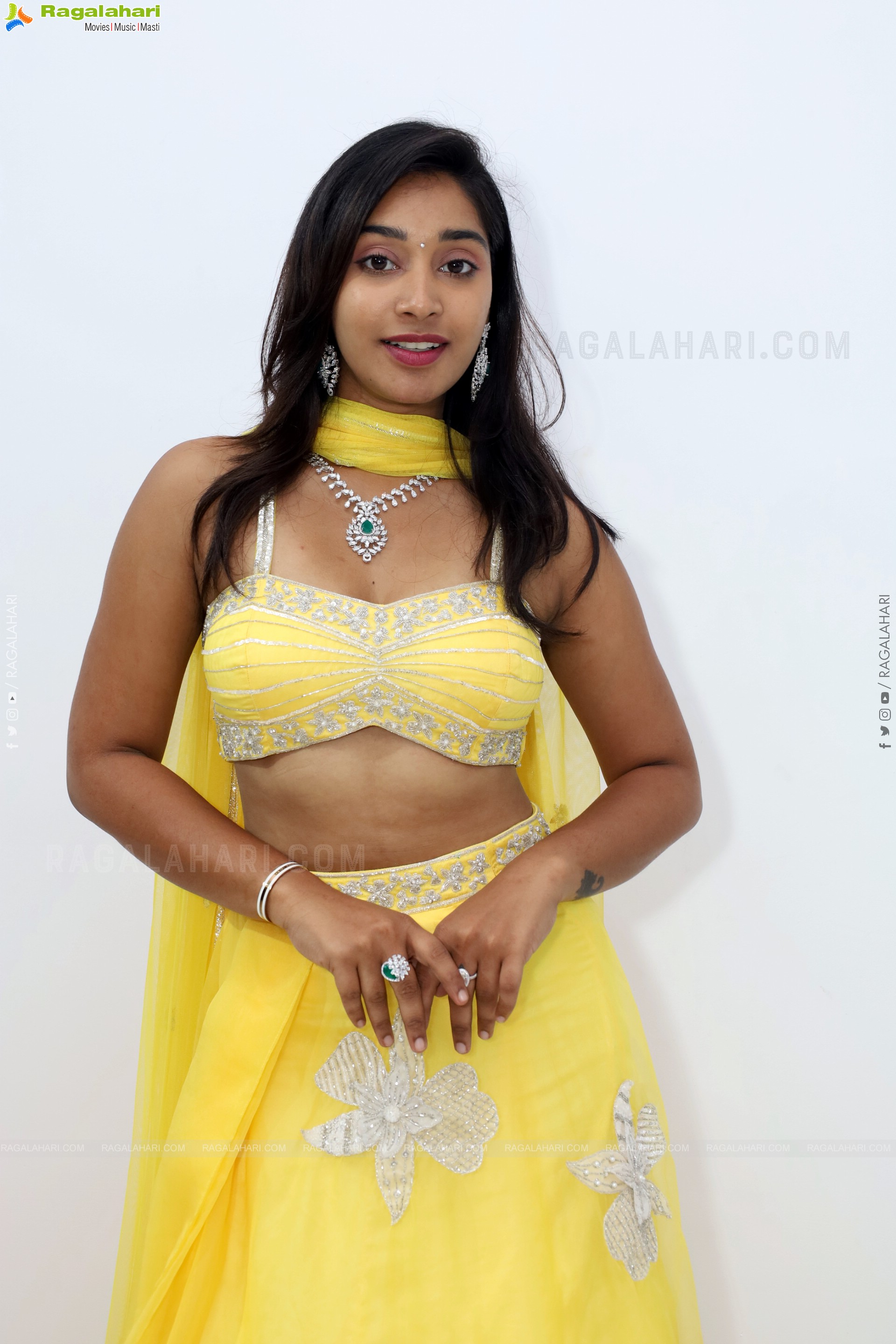 Chandu Charms Latest Stills, HD Gallery