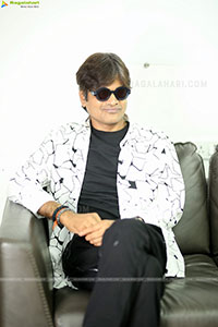 Harish Shankar at Mr Bachchan Interview, HD Gallery