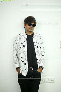 Harish Shankar at Mr Bachchan Interview, HD Gallery