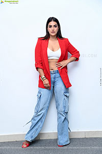 Kavya Thapar at Double Ismart Interview, HD Gallery