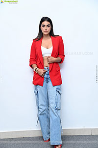 Kavya Thapar at Double Ismart Interview, HD Gallery