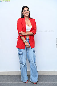 Kavya Thapar at Double Ismart Interview, HD Gallery