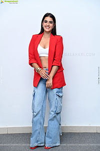 Kavya Thapar at Double Ismart Interview, HD Gallery