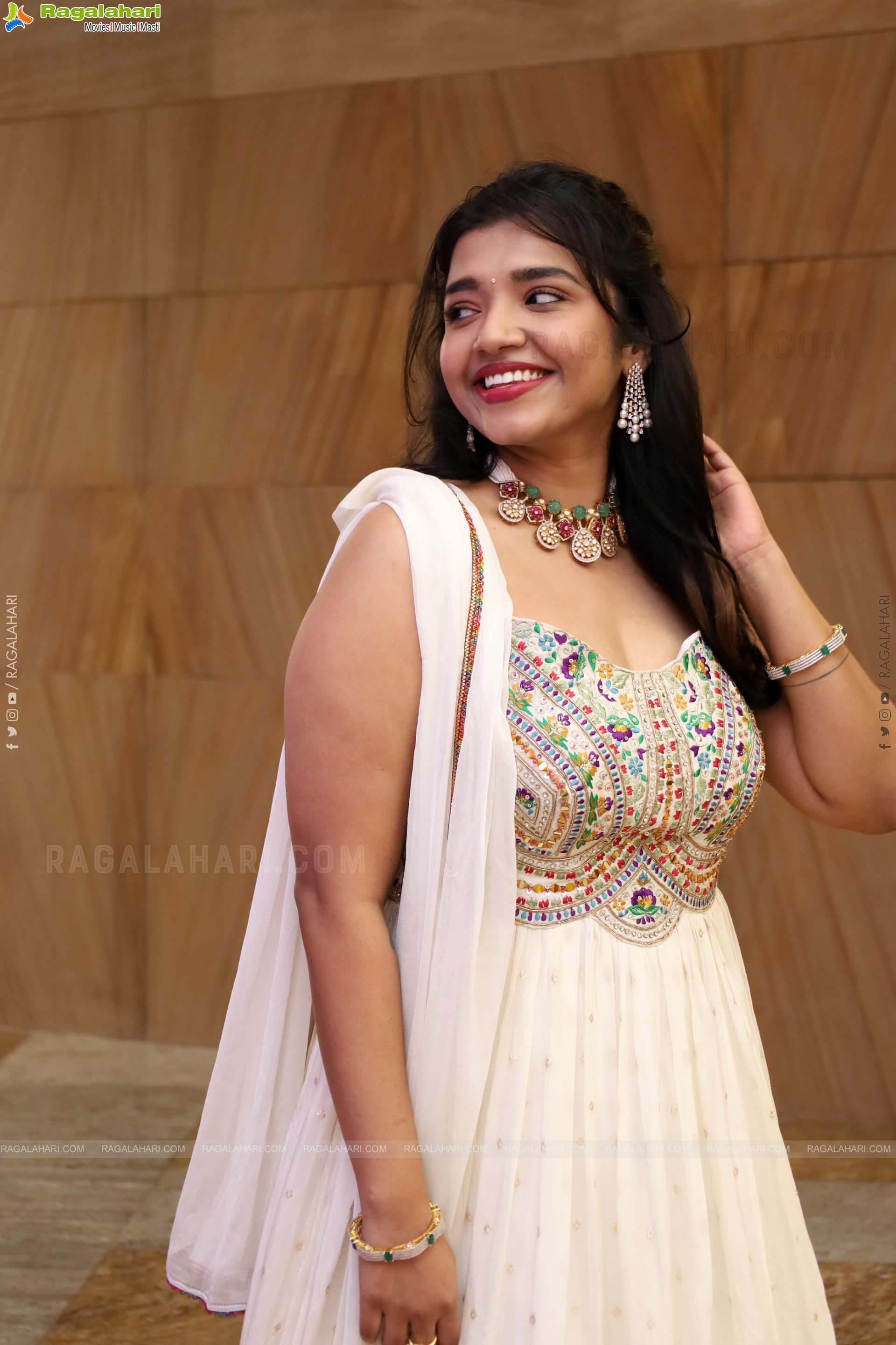 Kruthika Roy Latest HD Stills, Photo Gallery