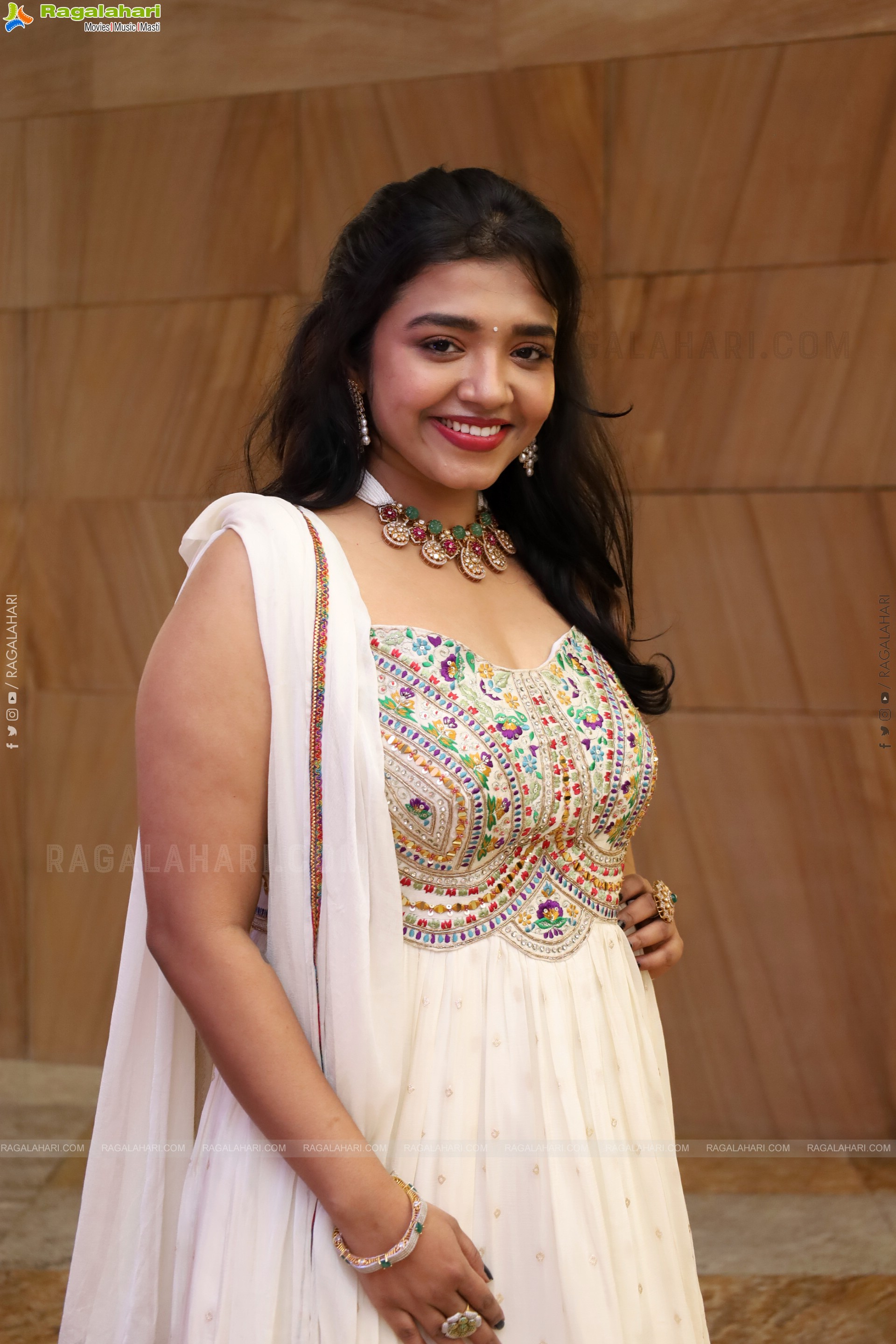 Kruthika Roy Latest HD Stills, Photo Gallery