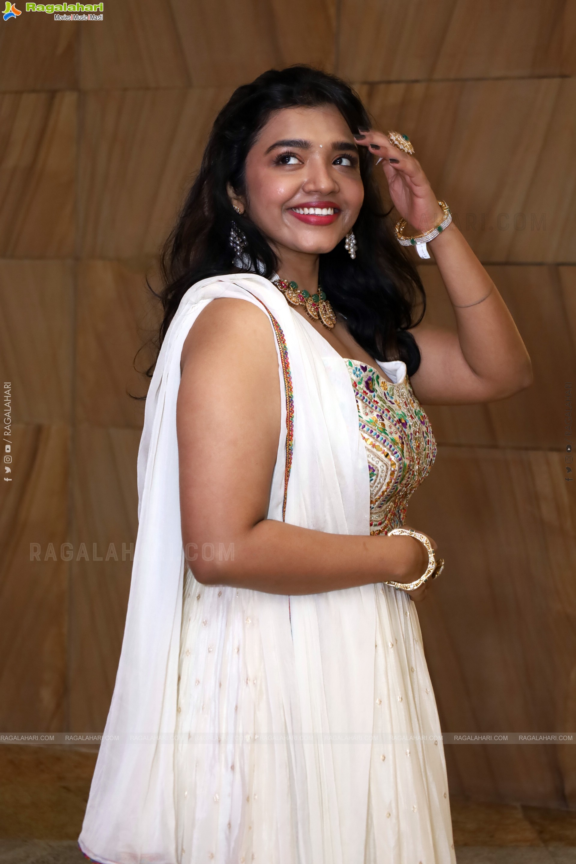 Kruthika Roy Latest HD Stills, Photo Gallery