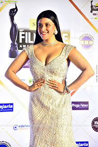 Mannara Chopra at 69th Filmfare Awards Event, HD Gallery 