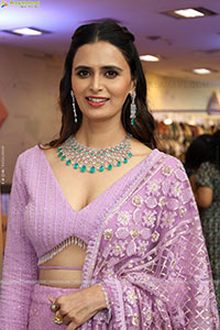 Meenakshi Dixit at Hi Life Exhibition Launch, HD Gallery 