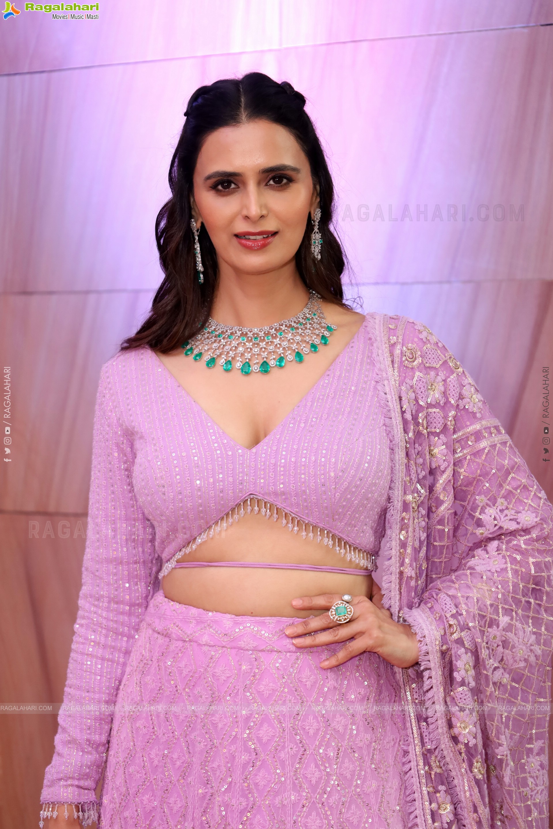 Meenakshi Dixit at Hi Life Exhibition Launch, HD Gallery