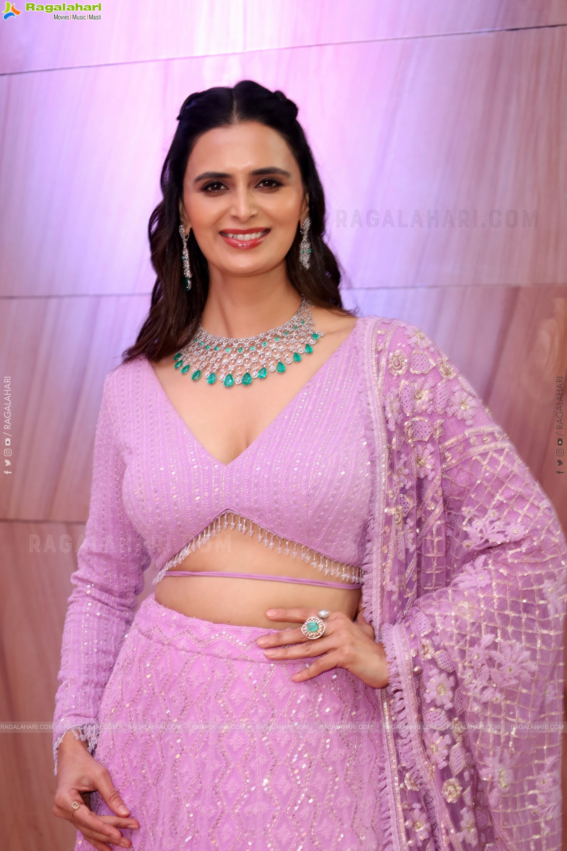 Meenakshi Dixit at Hi Life Exhibition Launch, HD Gallery