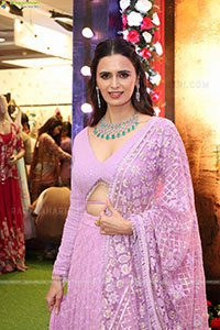 Meenakshi Dixit at Hi Life Exhibition Launch, HD Gallery 