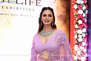 Meenakshi Dixit at Hi Life Exhibition Launch, HD Gallery 