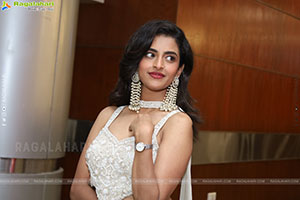 Prachi Thaker stills in white dress, HD Photo Gallery