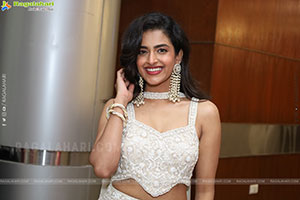 Prachi Thaker stills in white dress, HD Photo Gallery