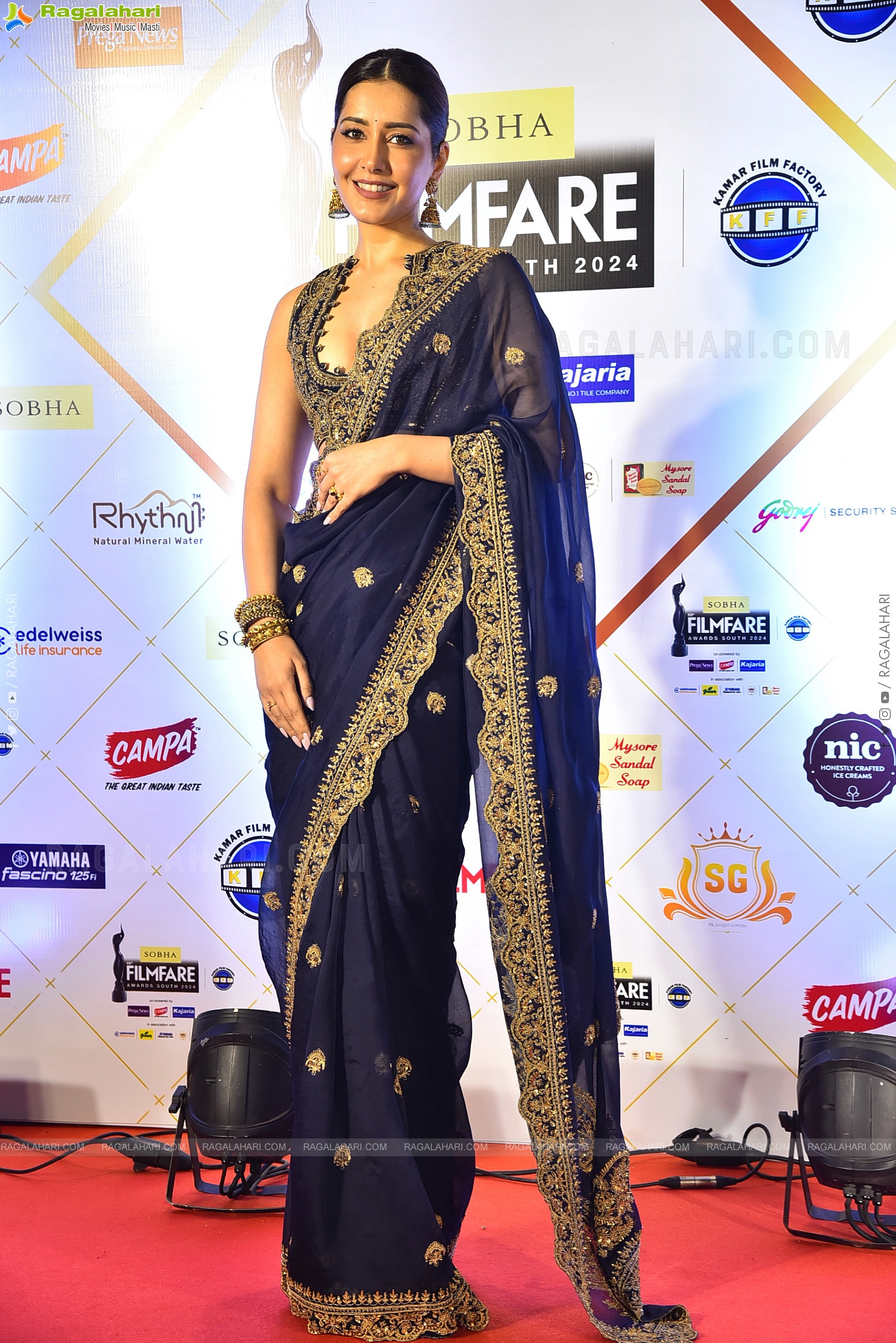 Raashi Khanna at 69th Filmfare Awards Event, HD Gallery