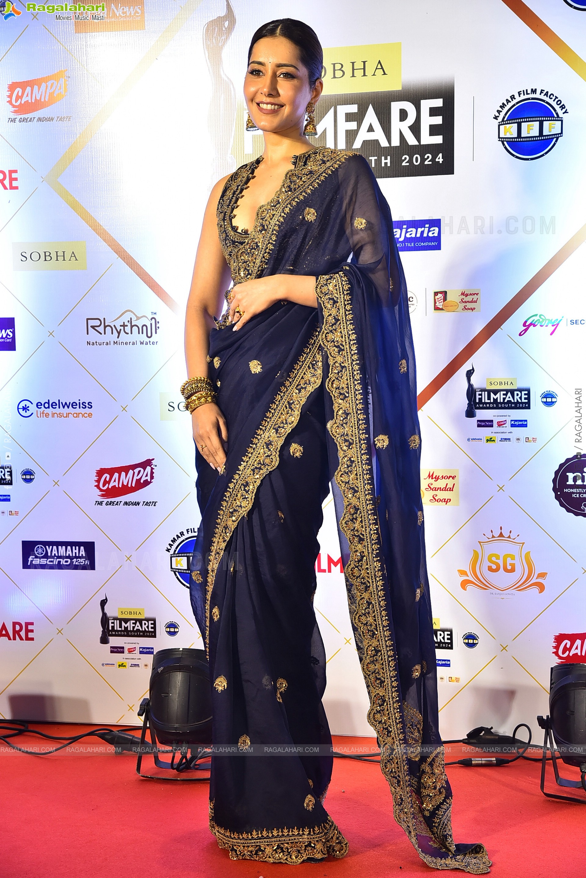 Raashi Khanna at 69th Filmfare Awards Event, HD Gallery