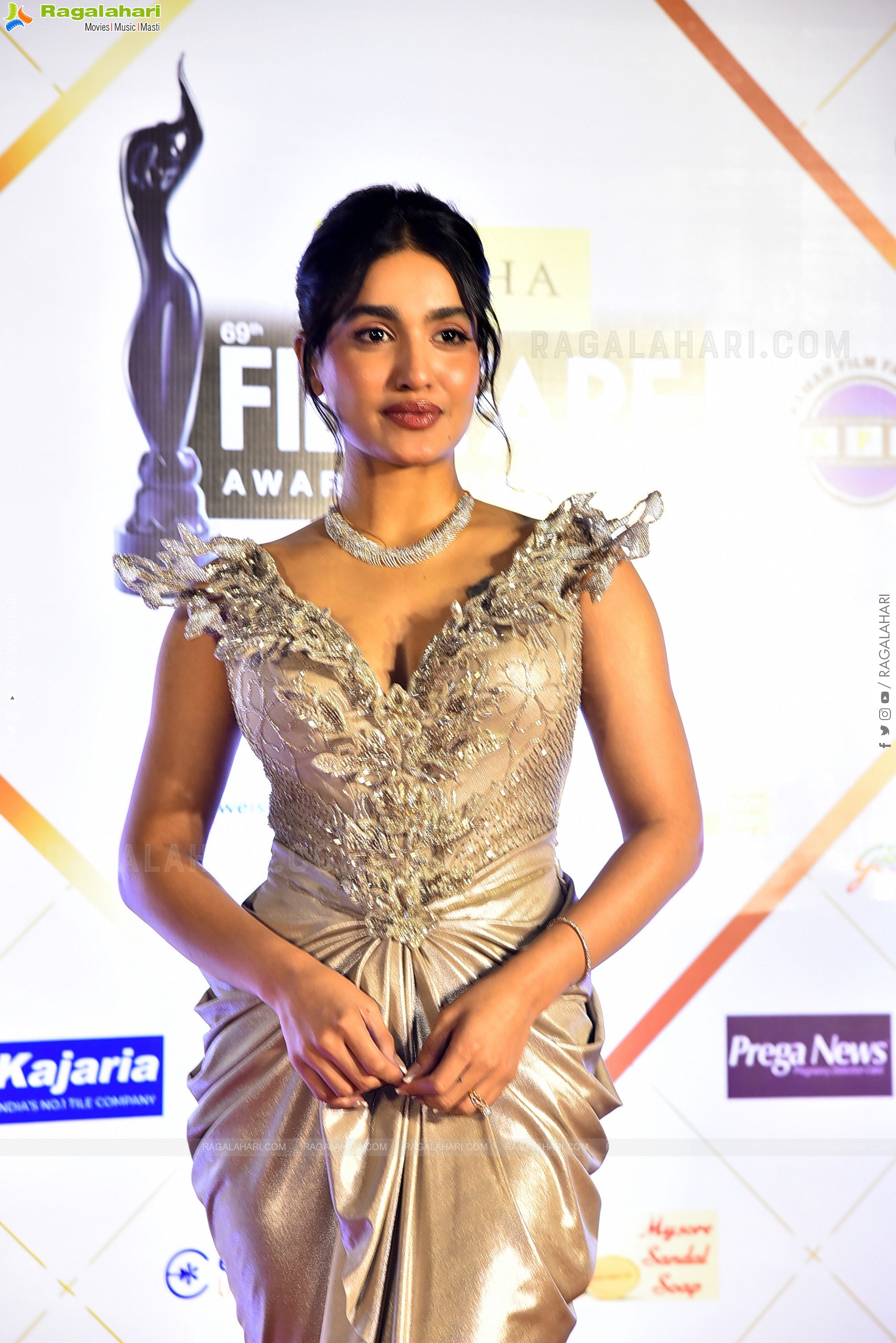 Saniya Iyappan at Filmfare Awards South, HD Gallery