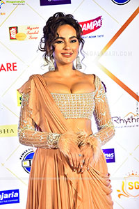 Seerat Kapoor at Filmfare Awards South Event, HD Gallery 