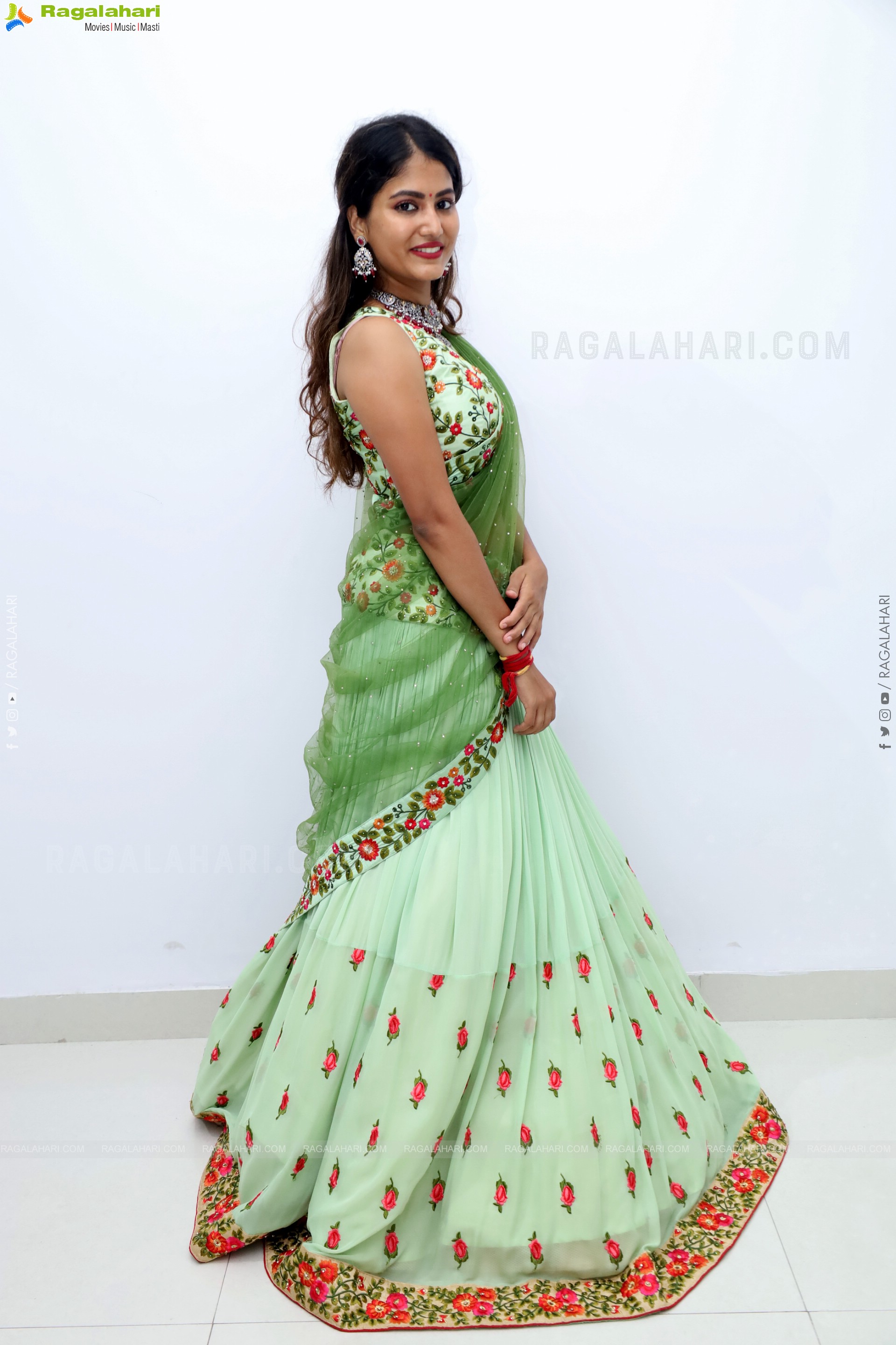 Shivani Naidu Latest Stills, HD Gallery