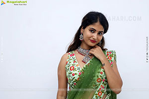 Shivani Naidu Latest Stills, HD Gallery 