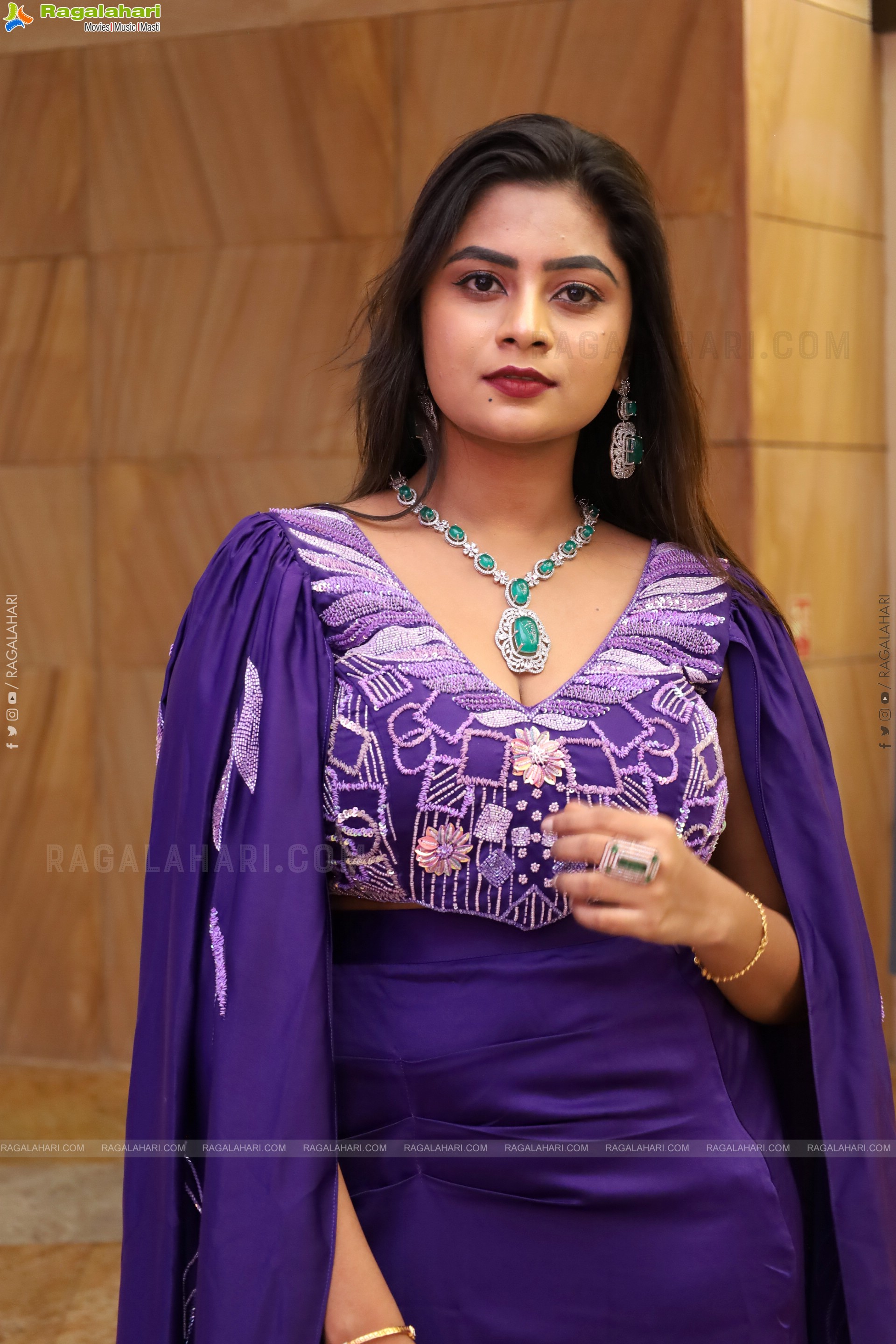 Siri Papa Latest Stills, HD Gallery