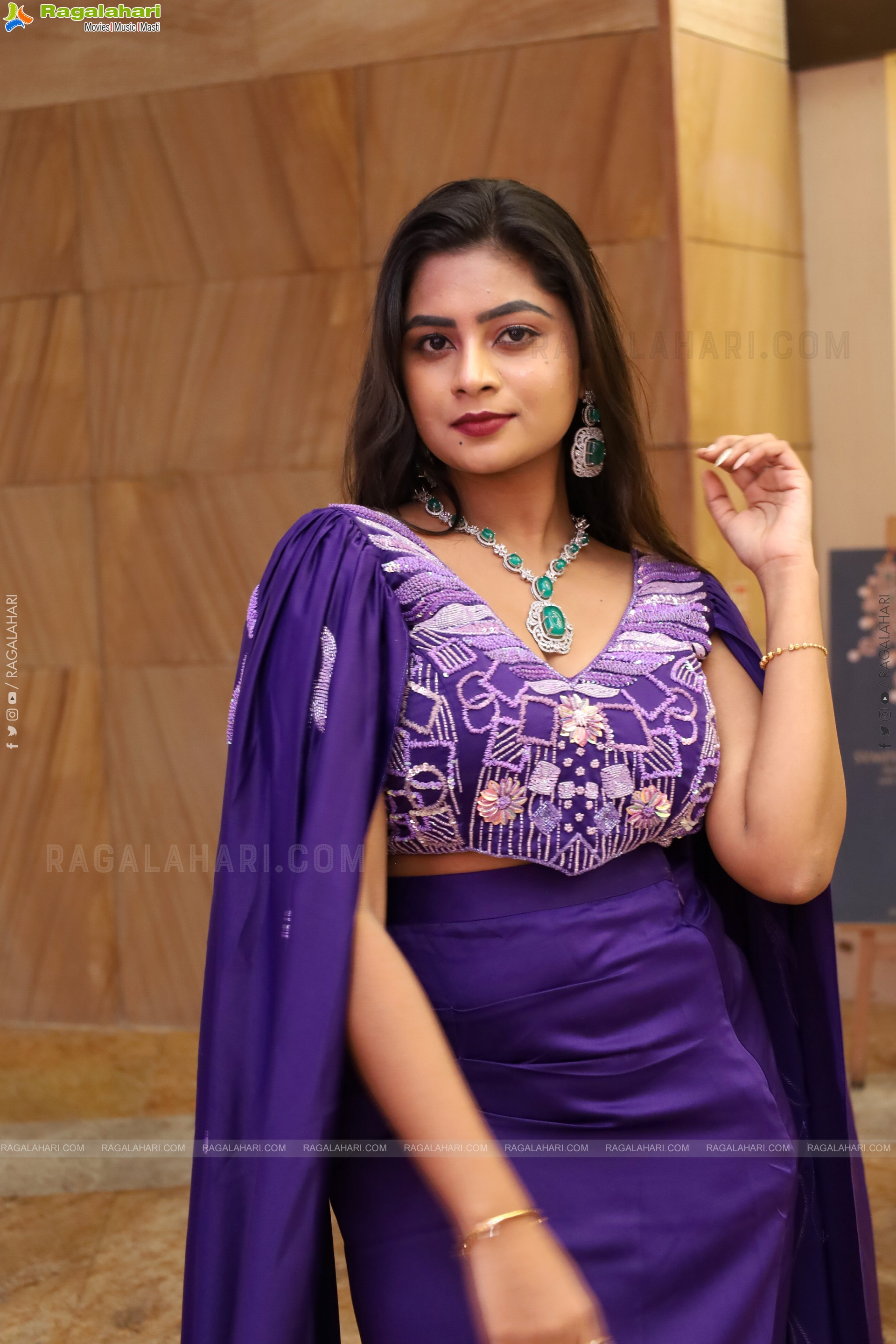 Siri Papa Latest Stills, HD Gallery