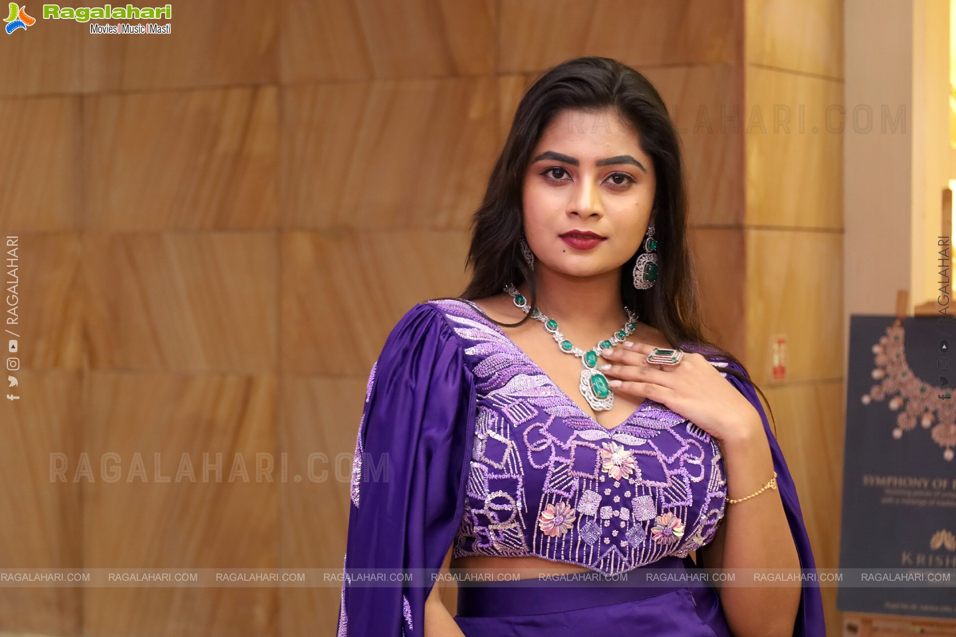 Siri Papa Latest Stills, HD Gallery