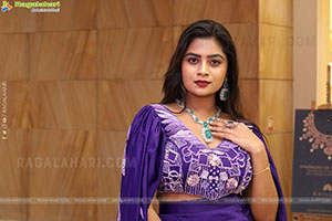 Siri Papa Latest Stills, HD Gallery 