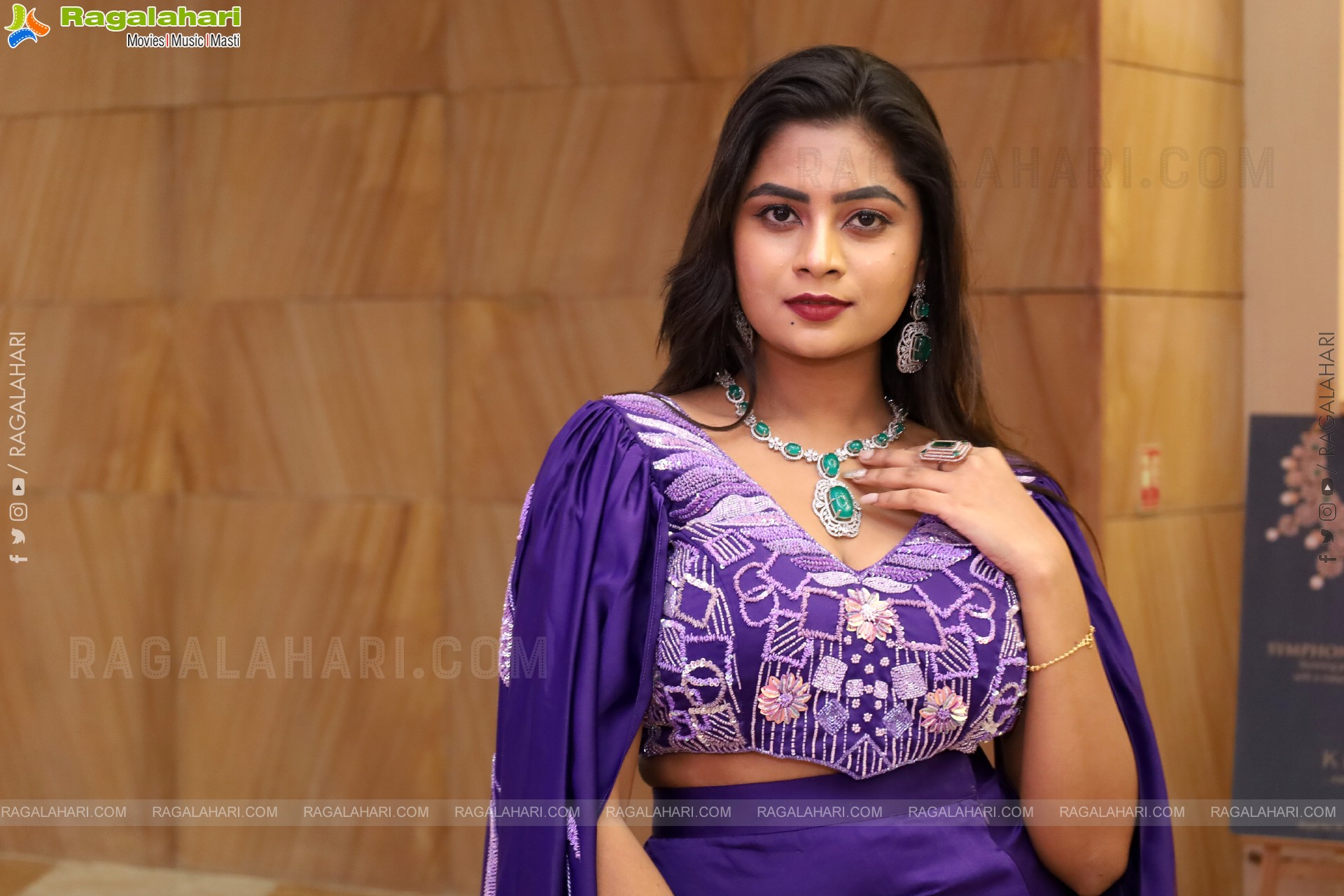 Siri Papa Latest Stills, HD Gallery