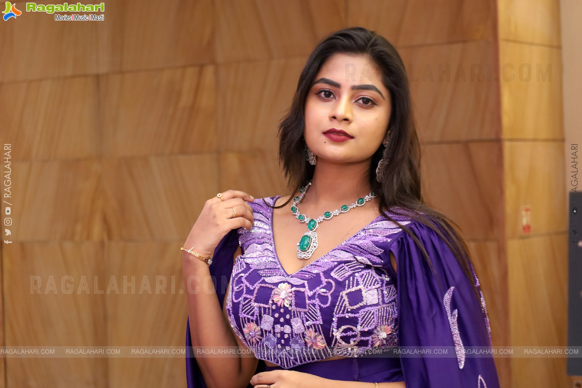 Siri Papa Latest Stills, HD Gallery