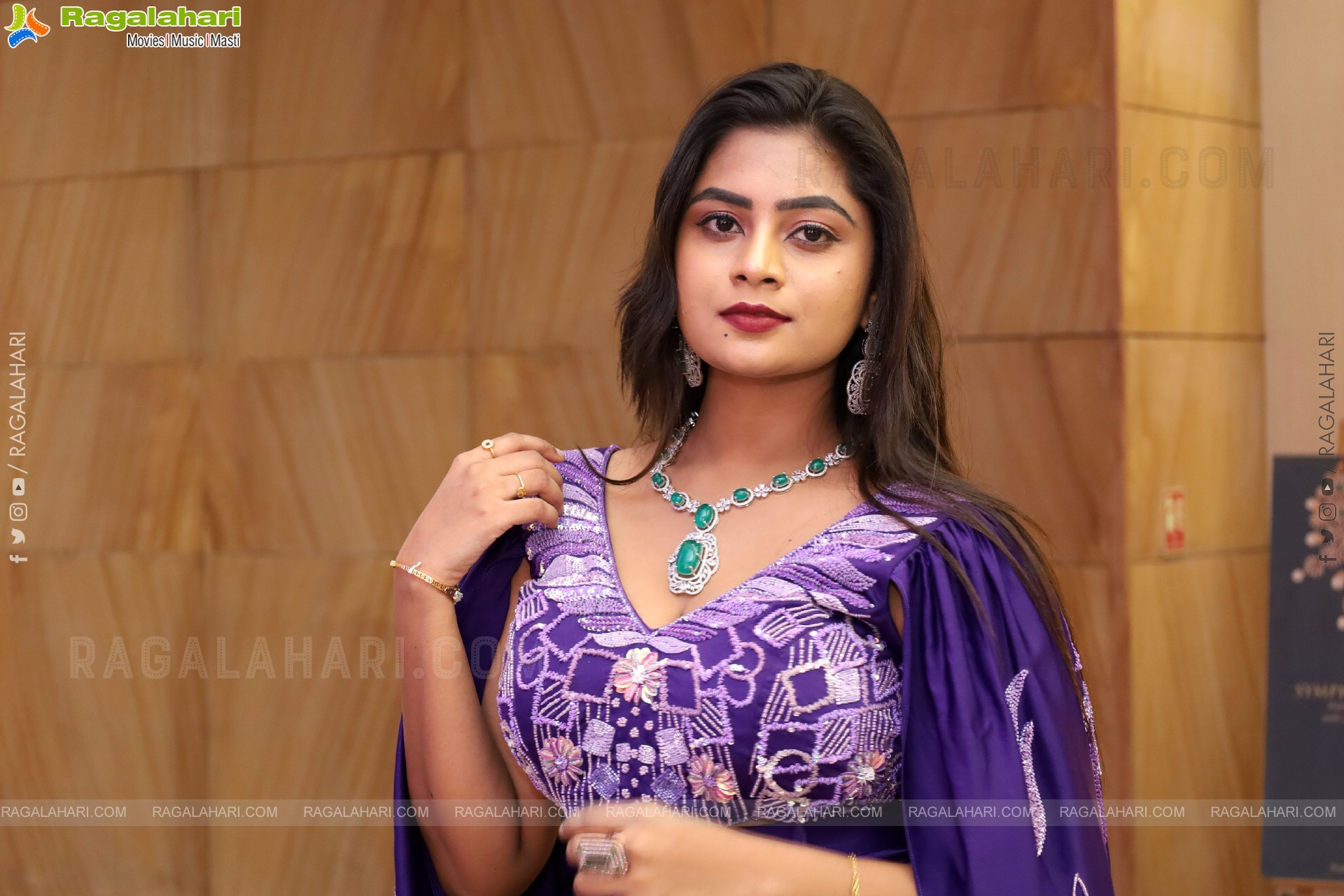 Siri Papa Latest Stills, HD Gallery