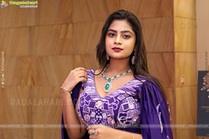 Siri Papa Latest Stills, HD Gallery 