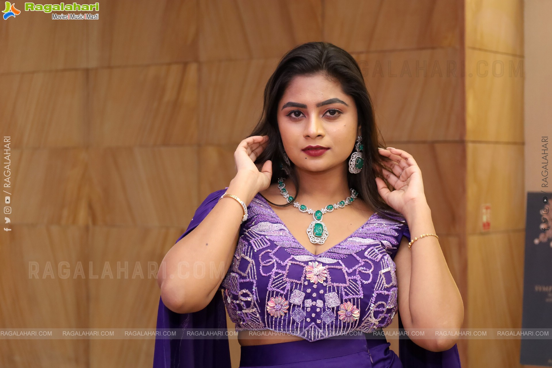 Siri Papa Latest Stills, HD Gallery