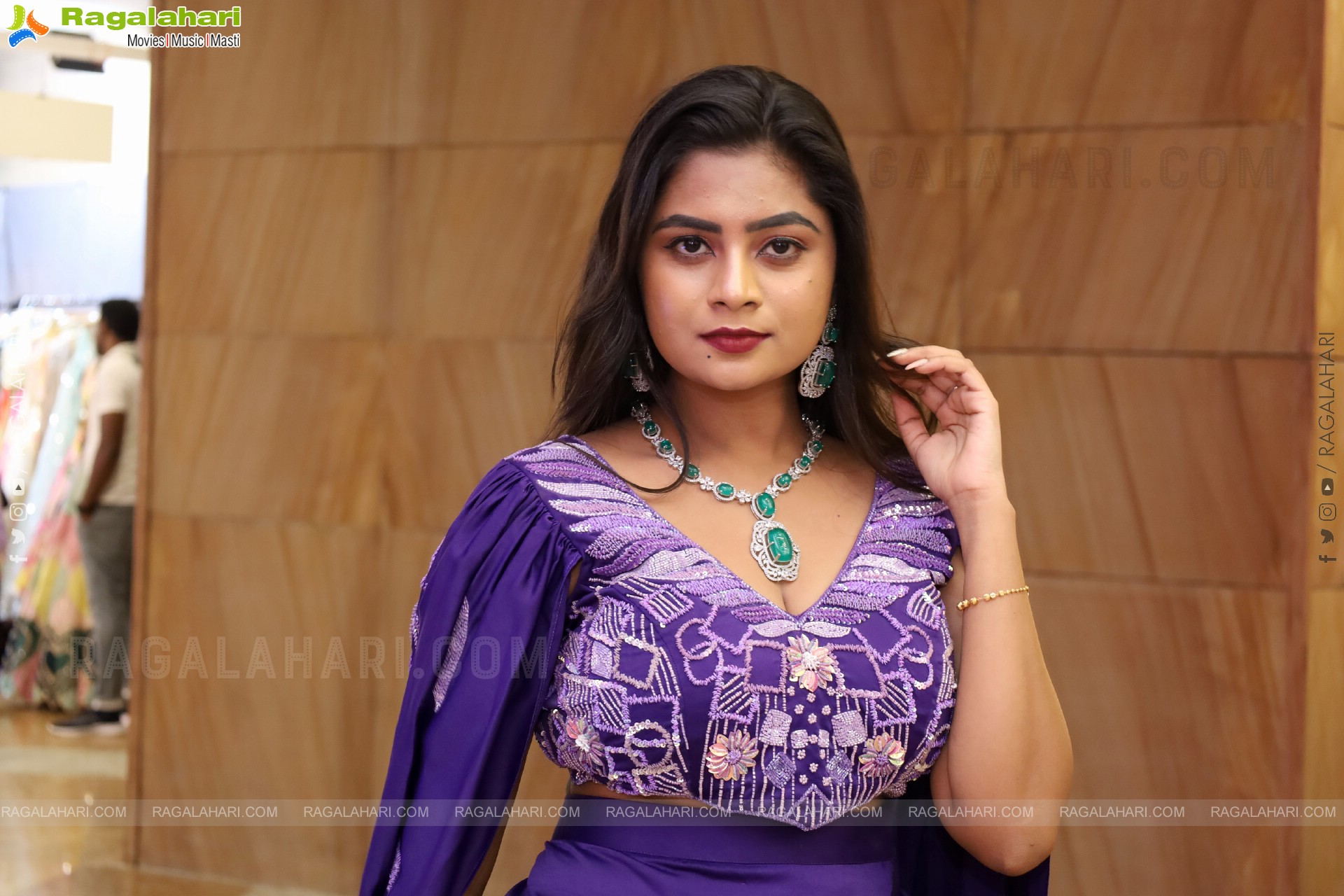 Siri Papa Latest Stills, HD Gallery